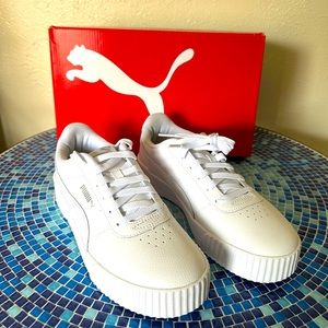 Women’s Carina L Pumas size 10